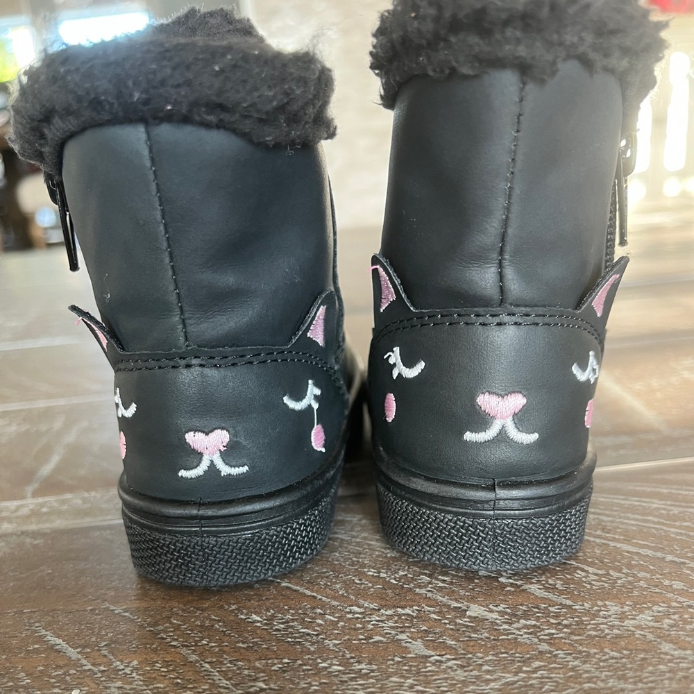 Black "Oomphies" boots with cat embroidery